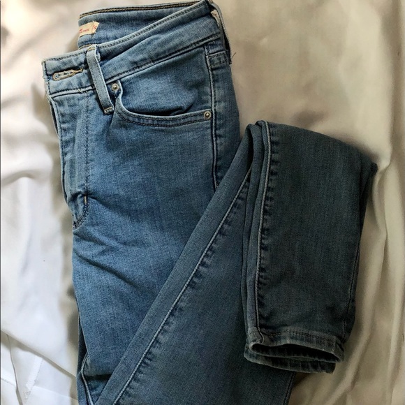 Levi’s 721 High Rise Skinny Jeans - Picture 4 of 8